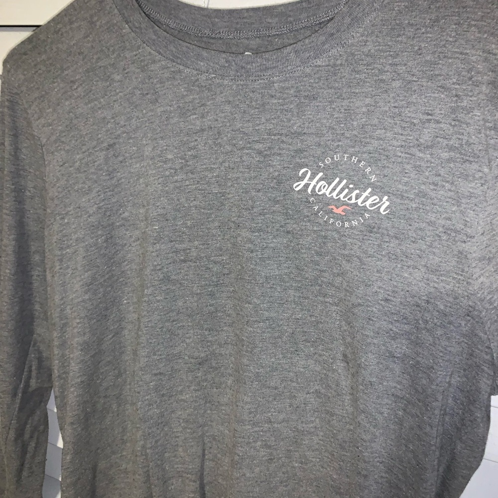 gray long sleeve hollister shirt